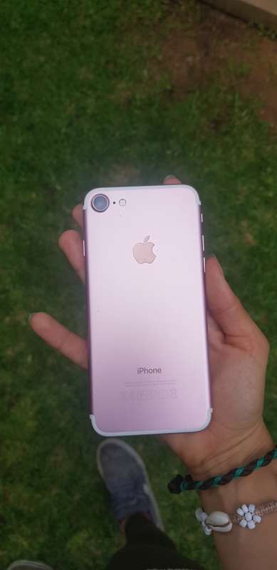 Apple iPhone 7  Rose Gold  2GB RAM  128GB ROM  Single Sim (Hardly used, like new condition)