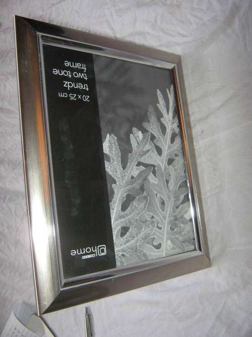 CHROME PHOTO FRAME