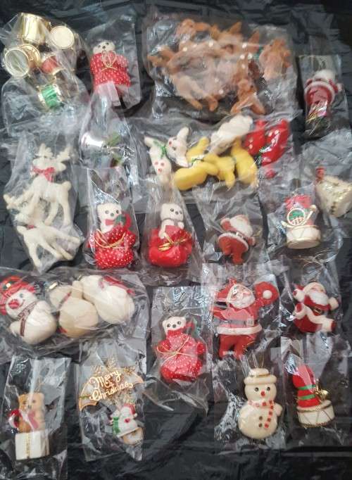 CHRISTMAS TREE DECORATIONS VANTAGE JUST NEED A BIG CHRISMAS TREE AND LIGHTS IN GREAT CONDITION