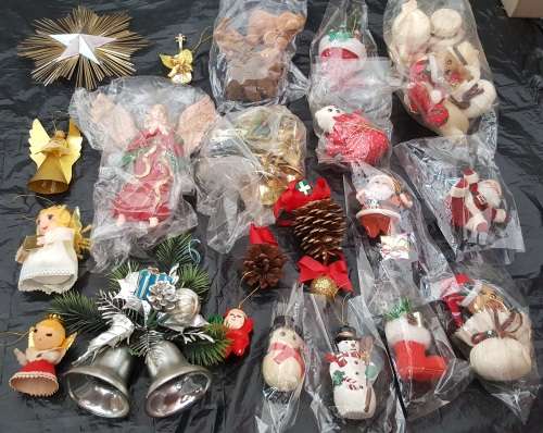 CHRISTMAS TREE DECORATIONS VANTAGE JUST NEED A BIG CHRISMAS TREE AND LIGHTS IN GREAT CONDITION