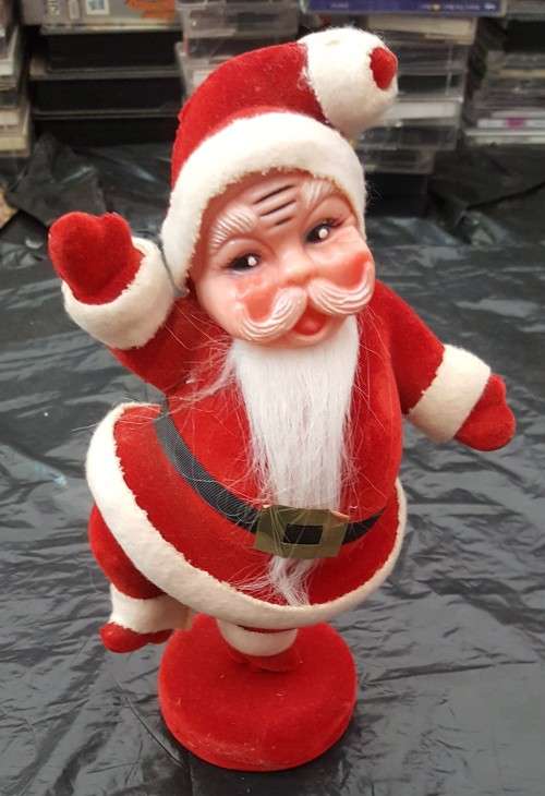 CHRISTMAS TREE DECORATIONS VANTAGE JUST NEED A BIG CHRISMAS TREE AND LIGHTS IN GREAT CONDITION