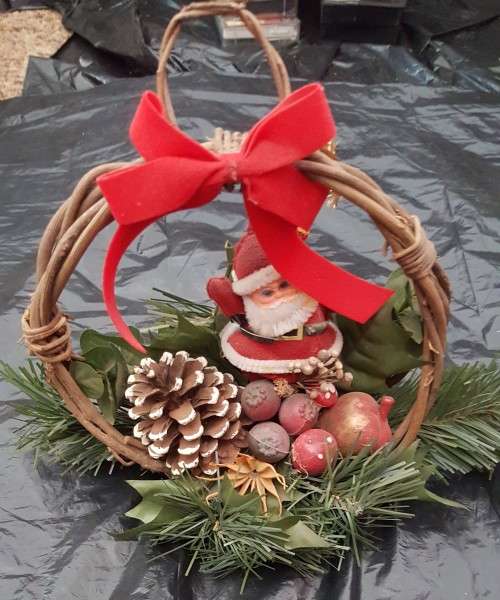 CHRISTMAS TREE DECORATIONS VANTAGE JUST NEED A BIG CHRISMAS TREE AND LIGHTS IN GREAT CONDITION