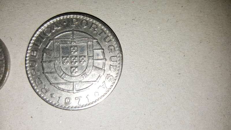 3x ESCUDOS MOZAMBIQUE COINS