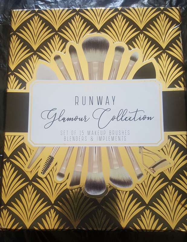 RUNWAY GLAMOUR COLLECTION SET OF 15 MAKEUP BRUSHES BLENDERS & IMPLEMENTS