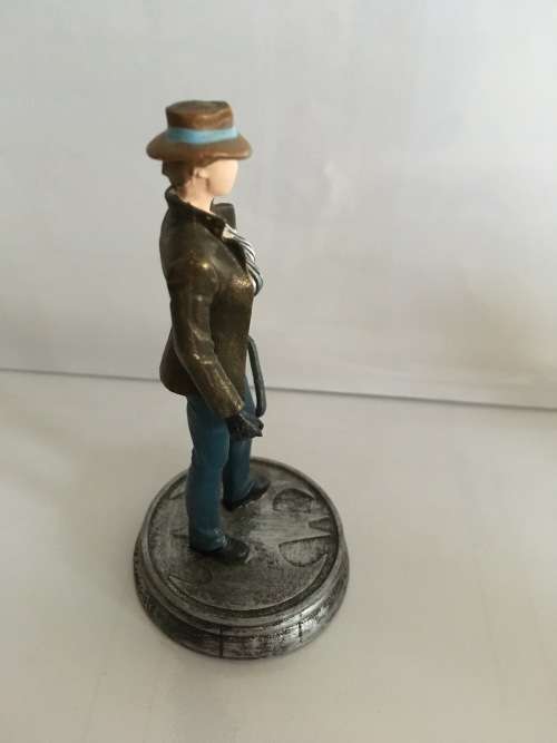 DC COMICS CHESS COLLECTOR FIGURE #32 THE QUESTION (RENEE MONTOYA) WHITE PAWN
