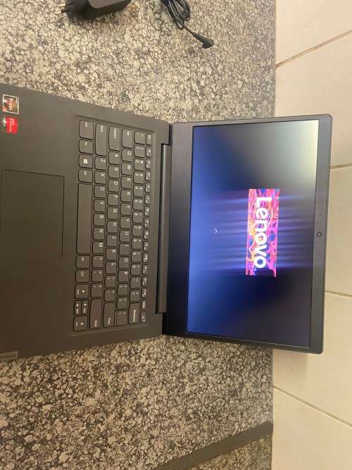 Lenovo V14 / AMD Ryzen 3 / 8GB / 512GB SSD / Windows 10 Pro / AMD Radeon RX Vega 3 graphics