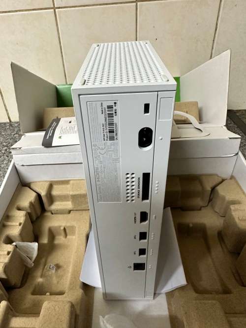 Xbox Series S 500GB with 1 controller (Excellent condition)