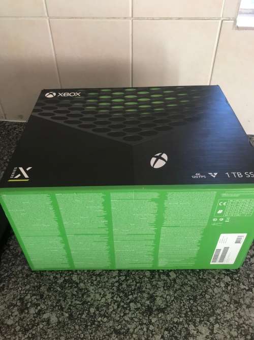 XBOX Series X 1TB 1controller with charge and play kit