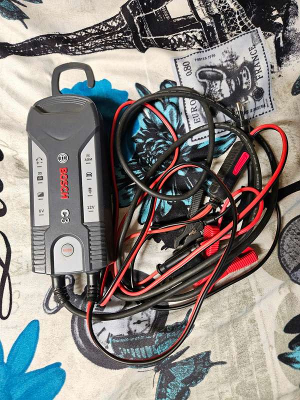 Bosch C3 Smart Fully Automatic Battery Charger 6/12V
