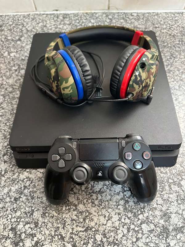 PS4 Slim with Hen and 12 Games Installed 1TB