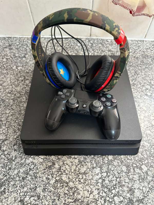 PS4 Slim with Hen and 12 Games Installed 1TB