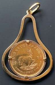 1989 Krugerrand Gold 1/10th oz Coin | Set in a Beautiful Uniqued Shaped 9ct Gold Clasp Pendant