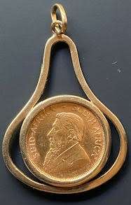 1989 Krugerrand Gold 1/10th oz Coin | Set in a Beautiful Uniqued Shaped 9ct Gold Clasp Pendant
