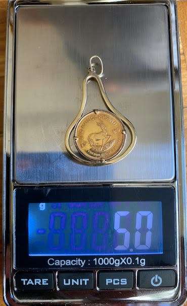 1989 Krugerrand Gold 1/10th oz Coin | Set in a Beautiful Uniqued Shaped 9ct Gold Clasp Pendant