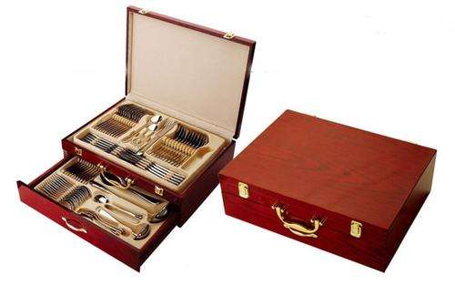 NEW NEW  72 piece cutlery set comes in a strong Wooden Case IN BLACK BOX