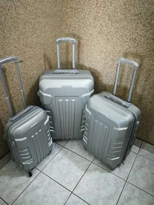 Set of 3 Lightweight Travel Luggage Bags - Universal Wheels -