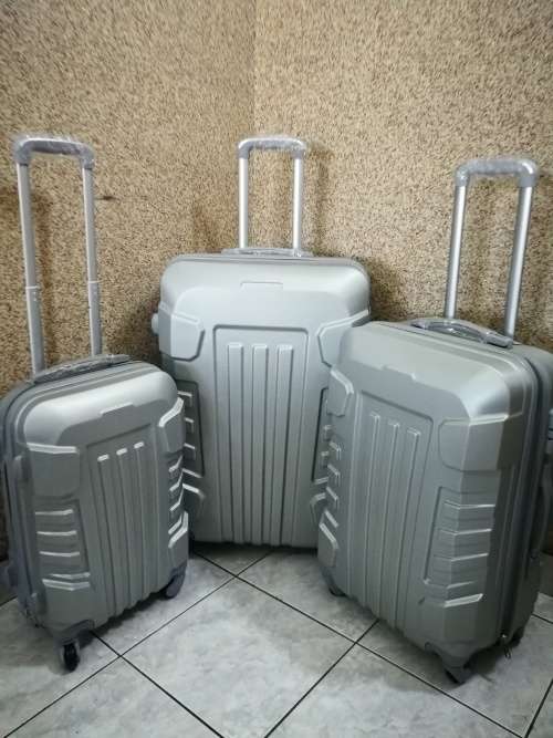 Set of 3 Lightweight Travel Luggage Bags - Universal Wheels -