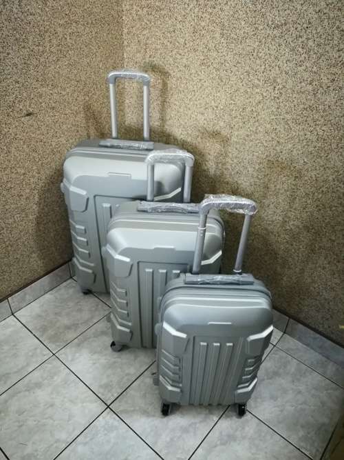 Set of 3 Lightweight Travel Luggage Bags - Universal Wheels -