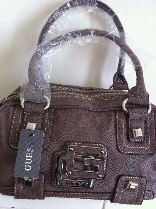 ***BRAND NEW** GUESS HAND BAG***BEAUTIFUL AND LOVELY STYLE****