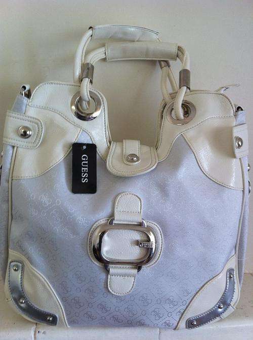 ***BRAND NEW** GUESS HAND BAG***BEAUTIFUL AND LOVELY STYLE****
