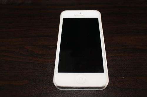 Apple iPhone 5 White - LTE (16GB) with Accessories (Unused EarPods)