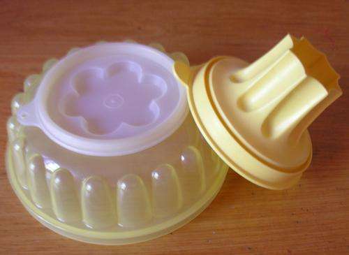Tupperware Mould [super condition]