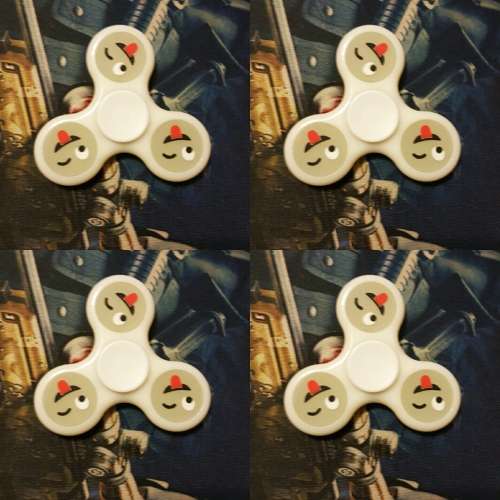 FIDGET SPINNER - WHITE GLOW IN THE DARK DESIGN (LOCAL STOCK)*CHEAPEST SHIPMENT OUT OF ALL SELLERS*