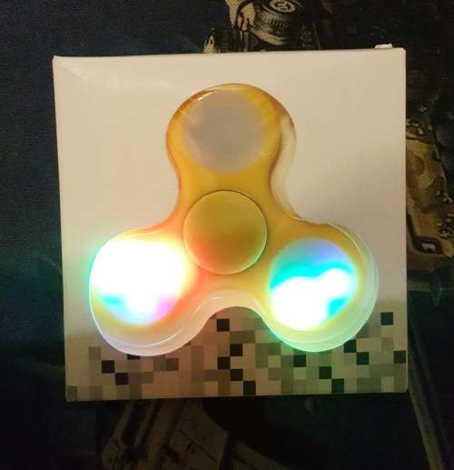 FIDGET SPINNER - LED YELLOW AUTO FUNCTION (LOCAL STOCK)*CHEAPEST SHIPMENT OUT OF ALL SELLERS*