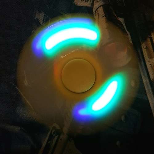 FIDGET SPINNER - LED YELLOW AUTO FUNCTION (LOCAL STOCK)*CHEAPEST SHIPMENT OUT OF ALL SELLERS*