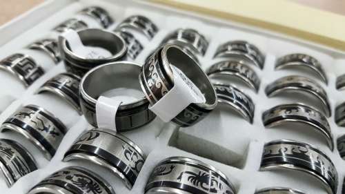 316L STAINLESS STEAL RINGS/ 36PC BOX/ SIZE 18-22/ *BARGAIN**WHOLESALE*