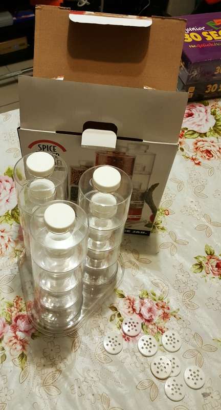 SPICE TOWER CAROUSEL/ 12 SELF STACKING SPICE BOTTLES/ REVOLVING BASE