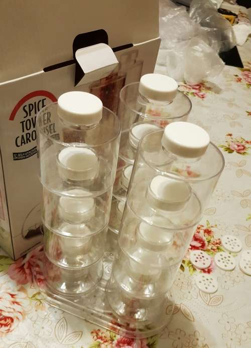 SPICE TOWER CAROUSEL/ 12 SELF STACKING SPICE BOTTLES/ REVOLVING BASE