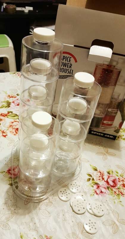 SPICE TOWER CAROUSEL/ 12 SELF STACKING SPICE BOTTLES/ REVOLVING BASE