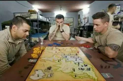 RISK: THE GAME OF GLOBAL DOMINATION/ CHRISTMAS GIFT/SOCIAL ACTIVITY GAME