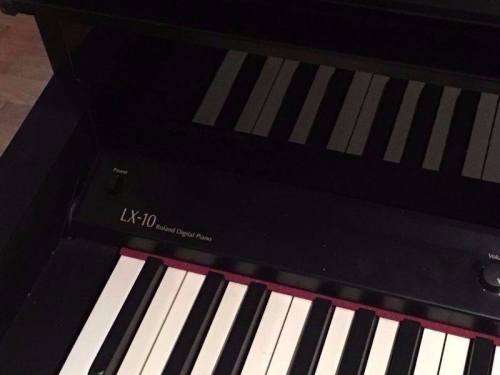 ROLAND LX-10 DIGITAL PIANO