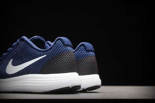 Original Mens Nike Revolution 3 - 819300 406  UK 11 (SA 11)