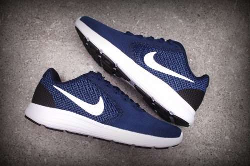 Original Mens Nike Revolution 3 - 819300 406  UK 11 (SA 11)