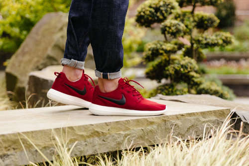 Original Mens NIKE ROSHE TWO GYM RED/ BLACK 844656 600 Size UK 9 (SA 9)