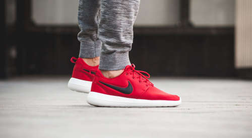Original Mens NIKE ROSHE TWO GYM RED/ BLACK 844656 600 Size UK 9 (SA 9)
