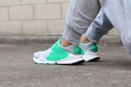 Original Mens NIKE SOCK DART KNIT JAQUARD Wolf Grey/Green-White 819686 004 UK Size 10 (SA 10)