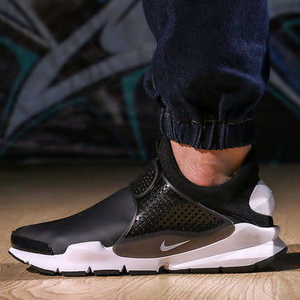 Original Mens NIKE SOCK DART SE (Special Edition) Black/ White 911404 001 UK Size 10 (SA 10)