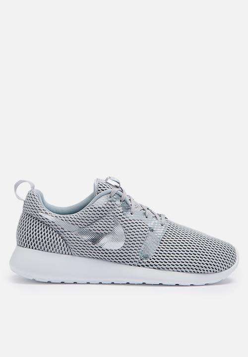 Wolf grey nike roshes top