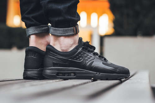 Original Mens NIKE Air Max ZERO ESSENTIAL Black/ Black 876070 006 Size UK 9 (SA 9)