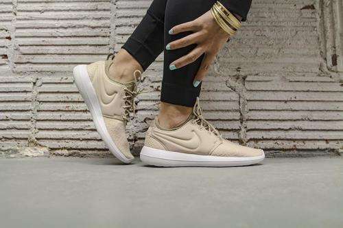 Original Women's NIKE Roshe Two SE (latest) 881188 100 Oatmeal/Khaki White Size UK 4.5 OR 5.5