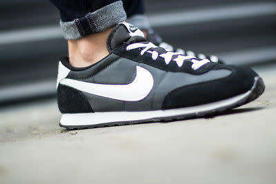 Original Mens NIKE Mach Runner 303992 010 Anthracite/ White- Black Size UK  8 (SA 8)