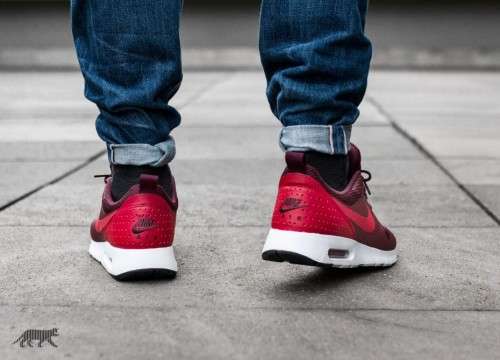 Sneakers Original Mens NIKE Air Max TAVAS 705149 604 Night Maroon Gym Red Size UK 9.5 SA 9.5 was sold for 408.00 on 5 Jun at 21 00 by Seal The Deal in Johannesburg ID 418314353