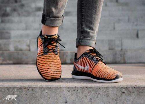 Original Women's NIKE Roshe TWO FLYKNIT 844929 005 Black/White/Mango Size UK 4.5 (SA 4.5)