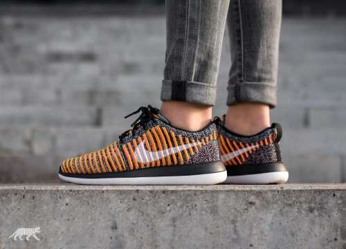 Original Women's NIKE Roshe TWO FLYKNIT 844929 005 Black/White/Mango Size UK 4.5 (SA 4.5)