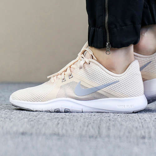 Original Women's NIKE Flex TR 8 (latest) Guava Ice/ Grey 924339 801 Size UK 4.5 (SA 4.5)