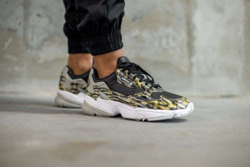 adidas Women`s FALCON Core Black / Metal Grey / Cloud White FV3080 Size UK 6 (SA 6)